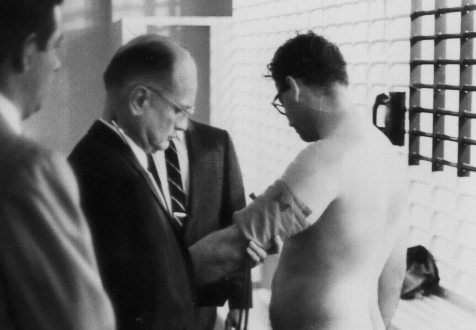21James Earl Ray being searched 11.jpg